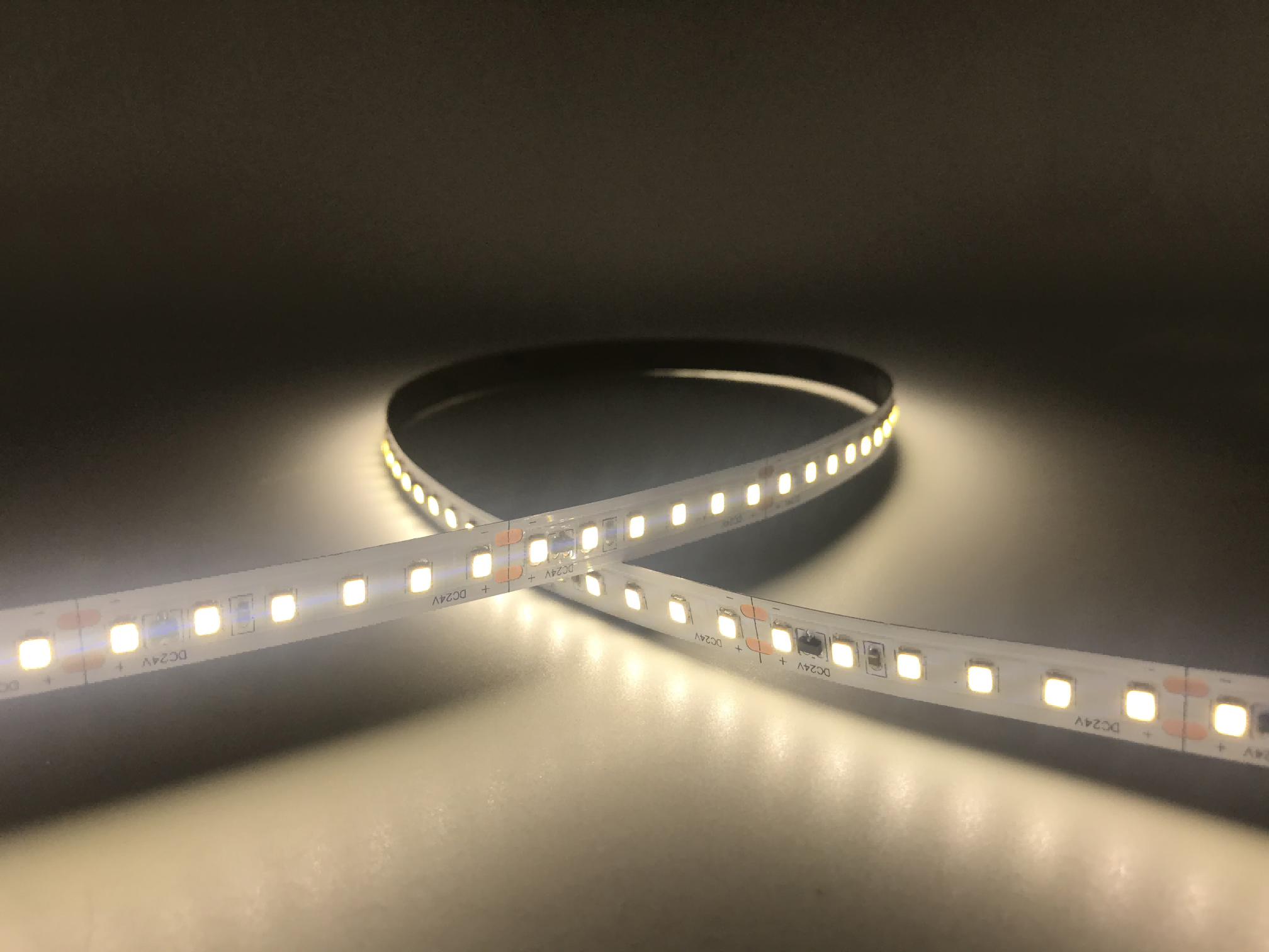 Long cascade constant current LED light strip
