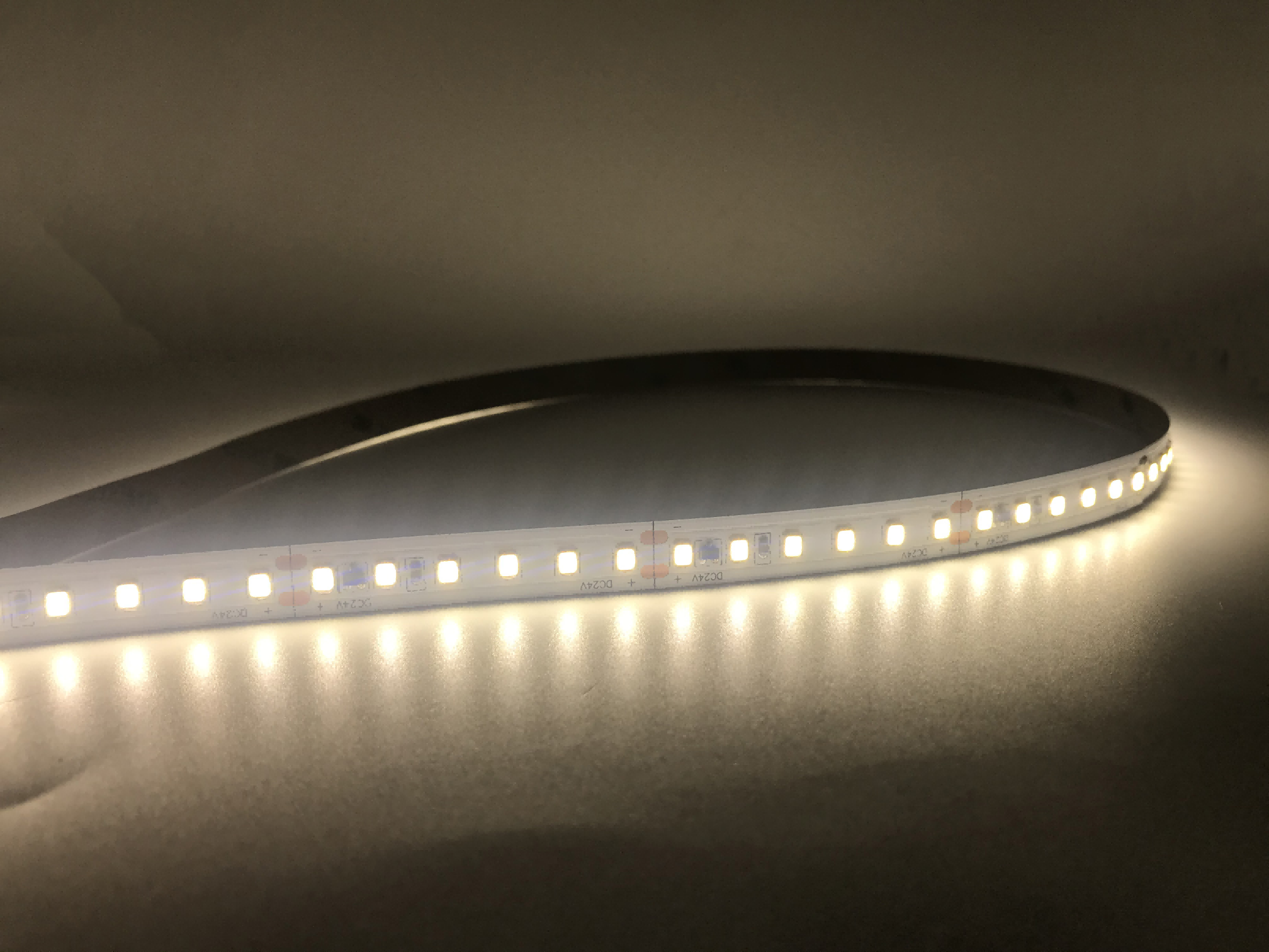 Long cascade constant current LED light strip