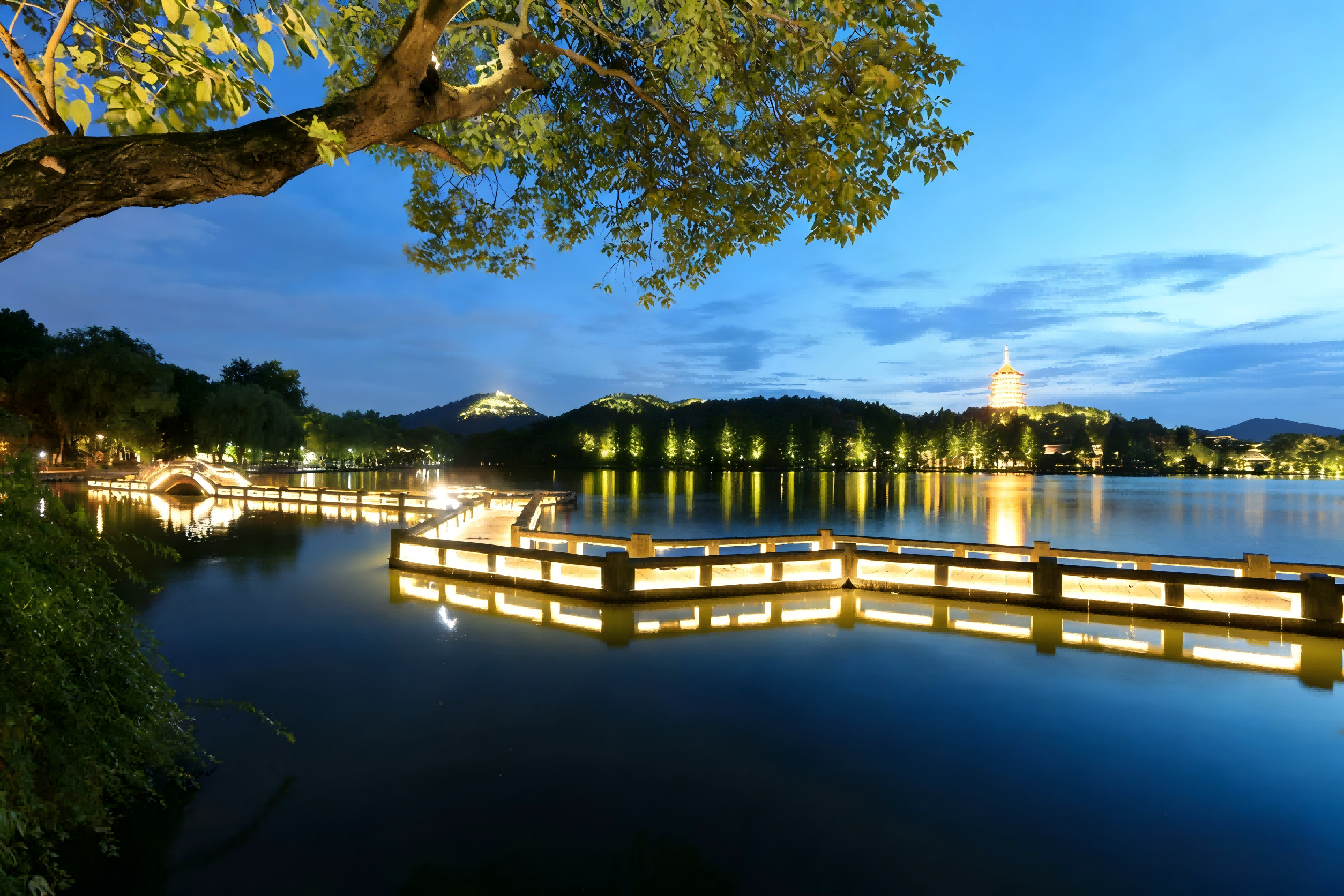 JBOAN IP68 waterproof neon lights light up the West Lake Covered Bridge (Picture 3)