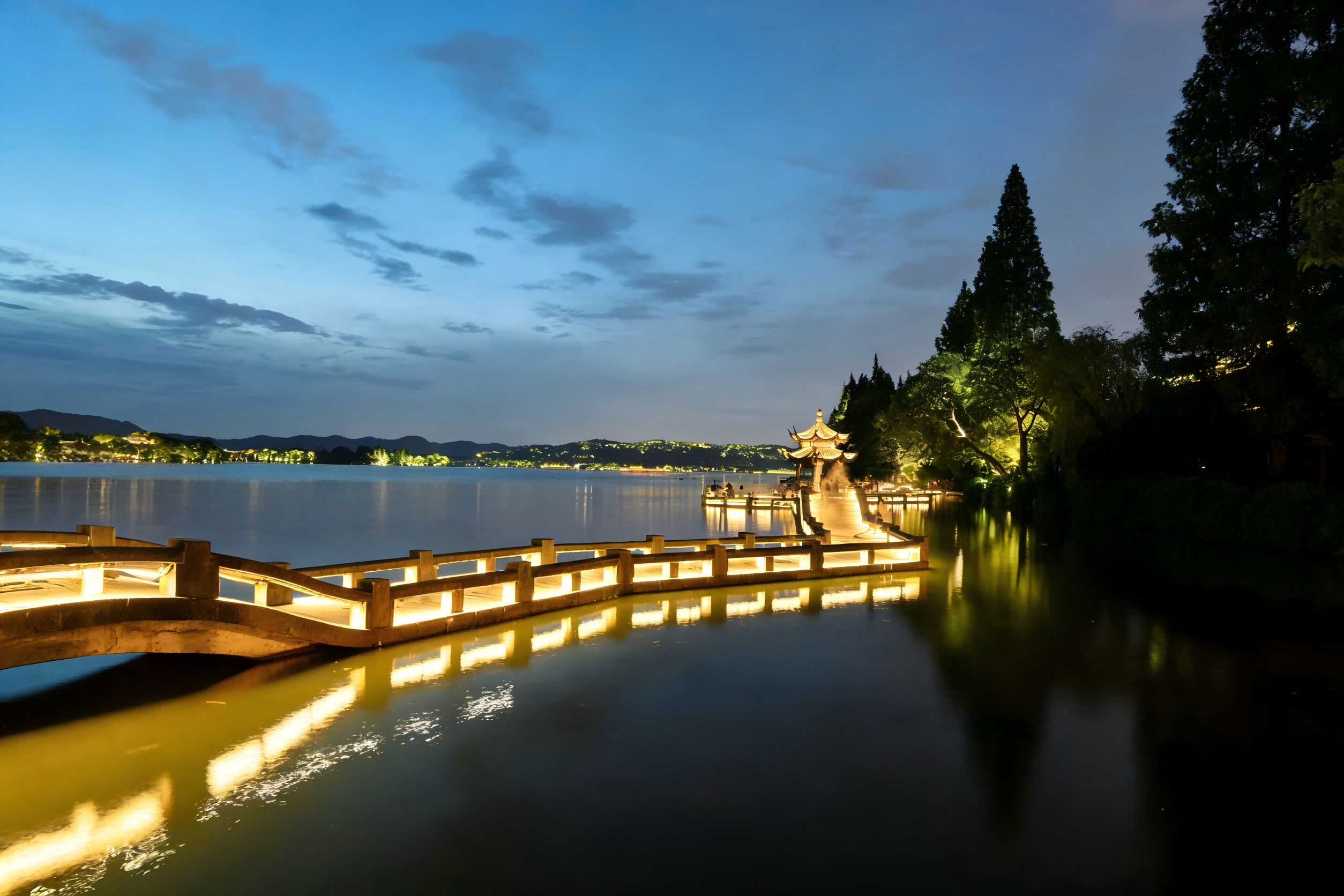 JBOAN IP68 waterproof neon lights light up the West Lake Covered Bridge