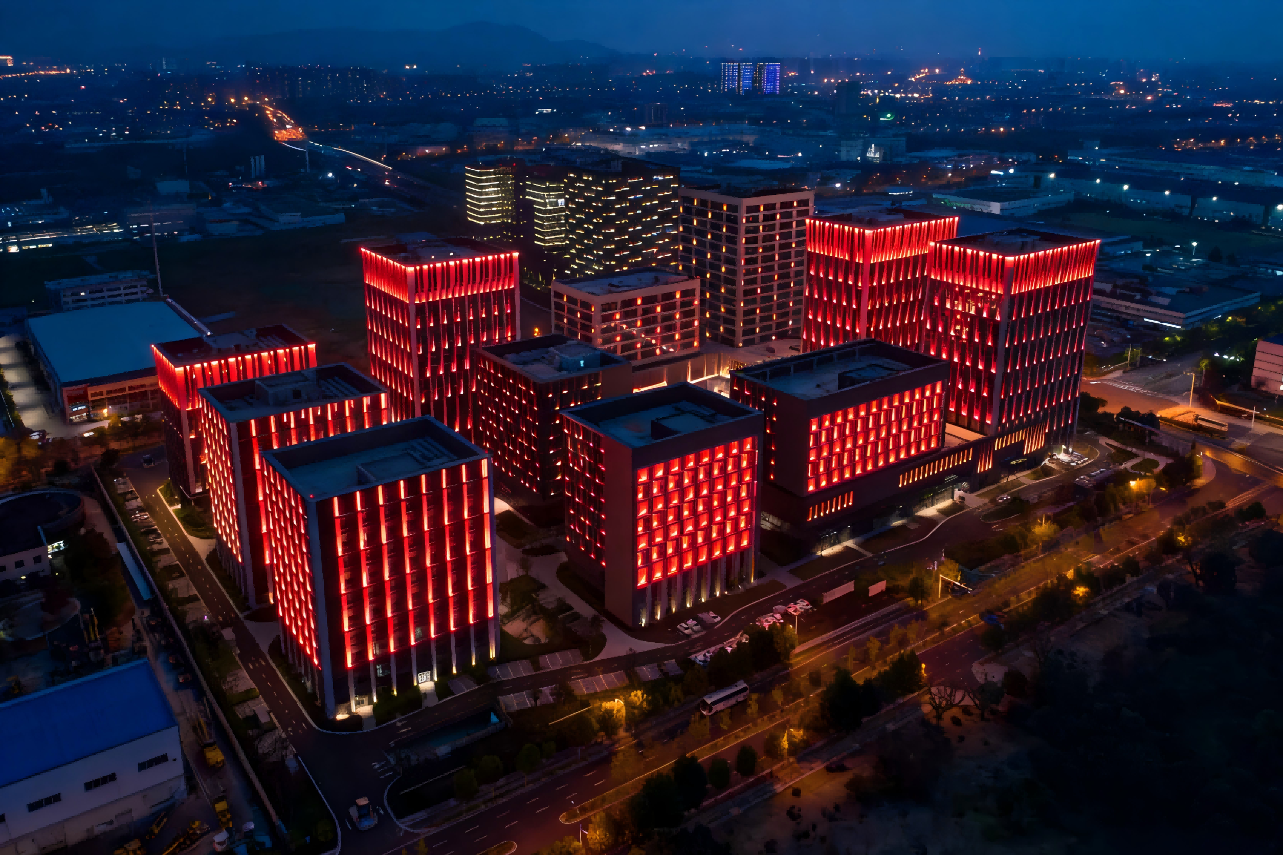 Jinboan soft light series empowers Huizhi Technology Park to use LED flexible wall washers to link multiple buildings to create a new look