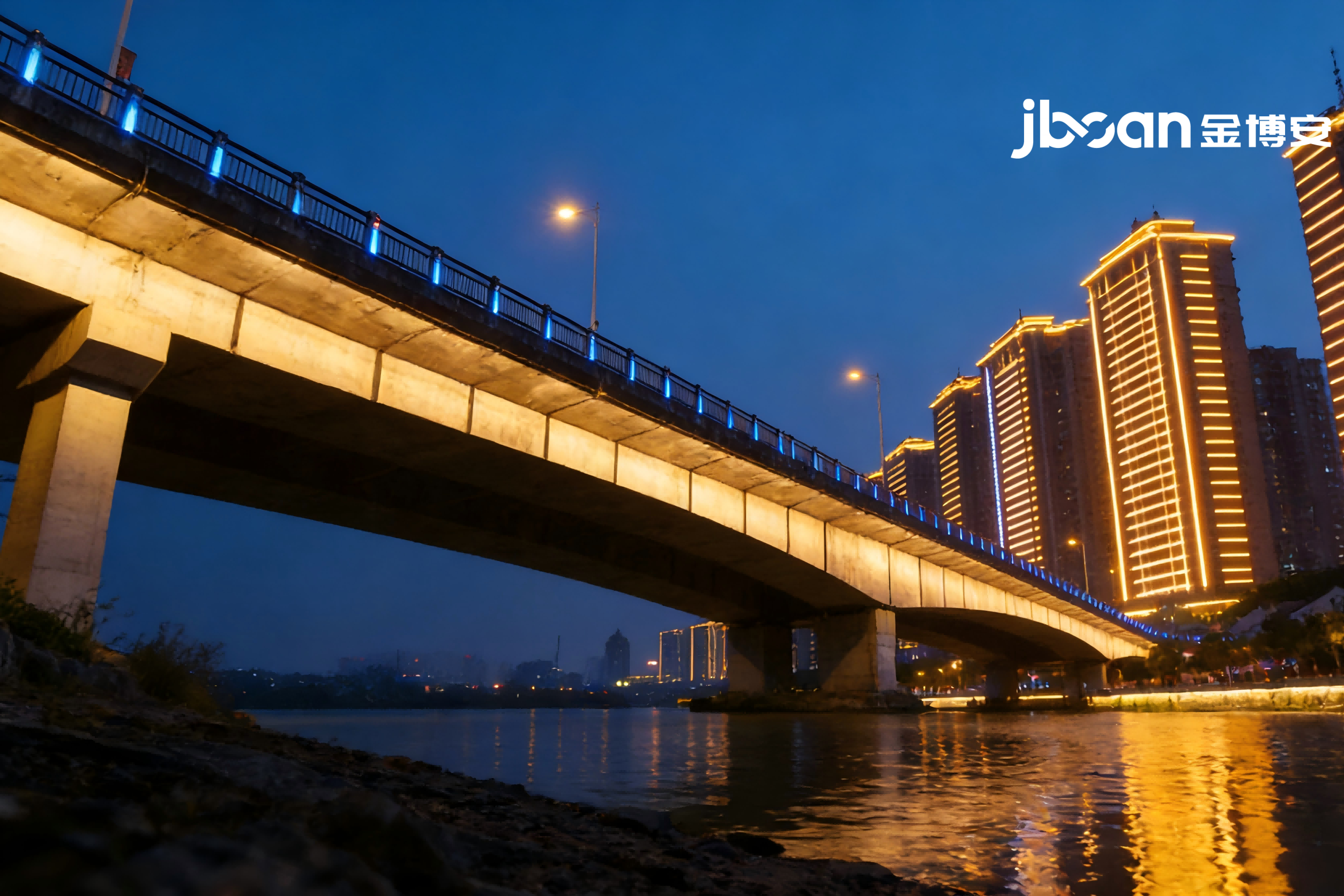 LED wall washers light up the night scene of greenways and bridges on both sides of the canal (Picture 3)