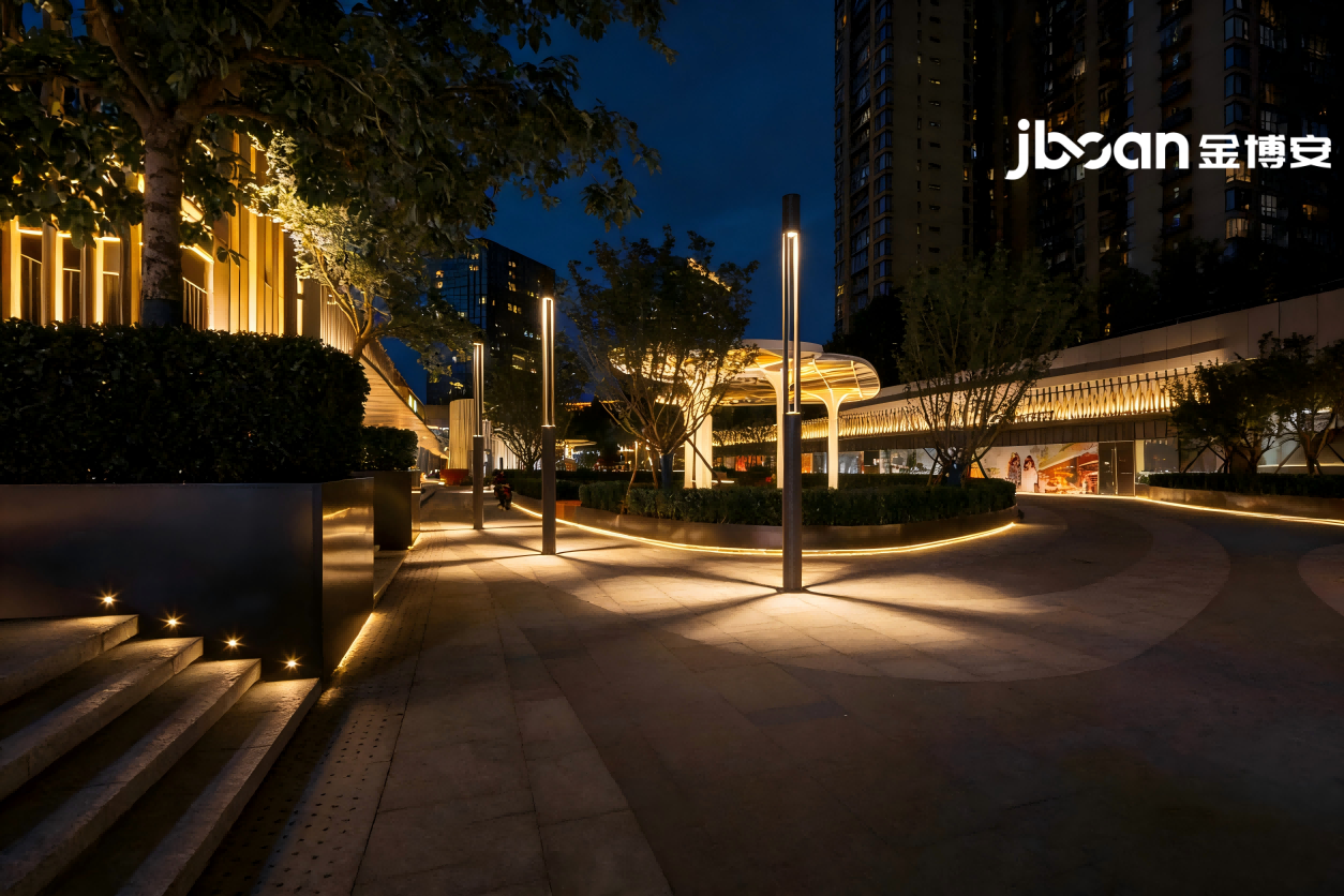 Jin Boan lights up the alleys of China Resources Commercial District (Picture 3)